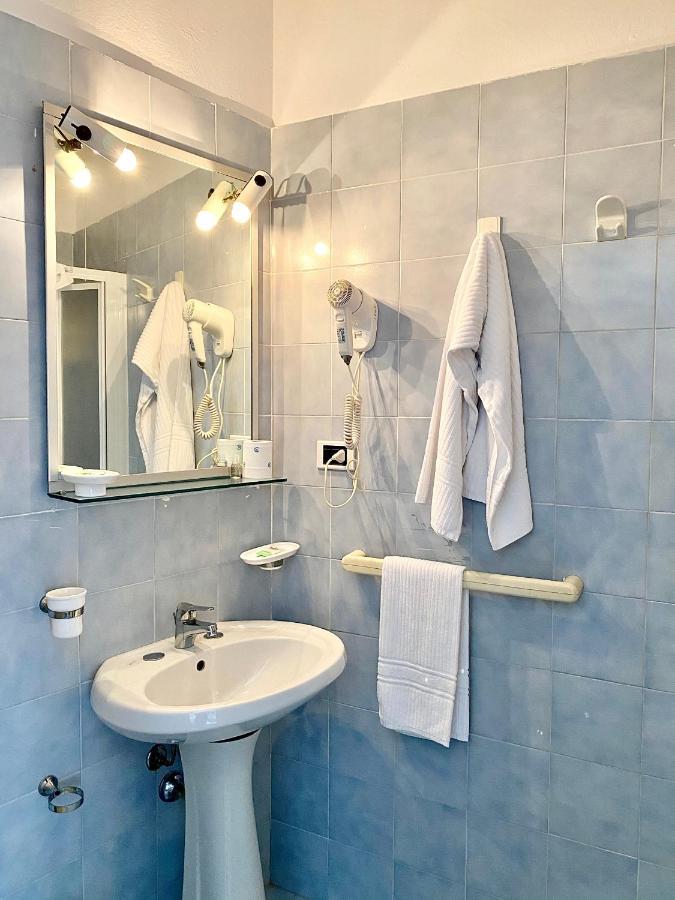 Il Romito Hotel Quercianella Bagian luar foto