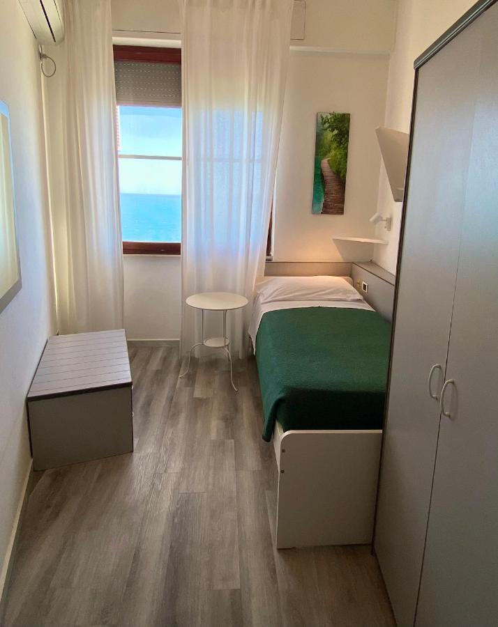 Il Romito Hotel Quercianella Bagian luar foto
